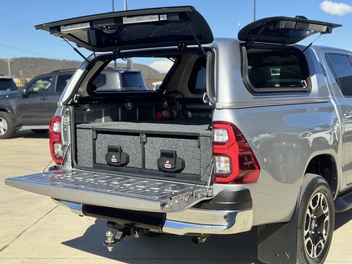 2017 Toyota Hilux 4x4 image 7