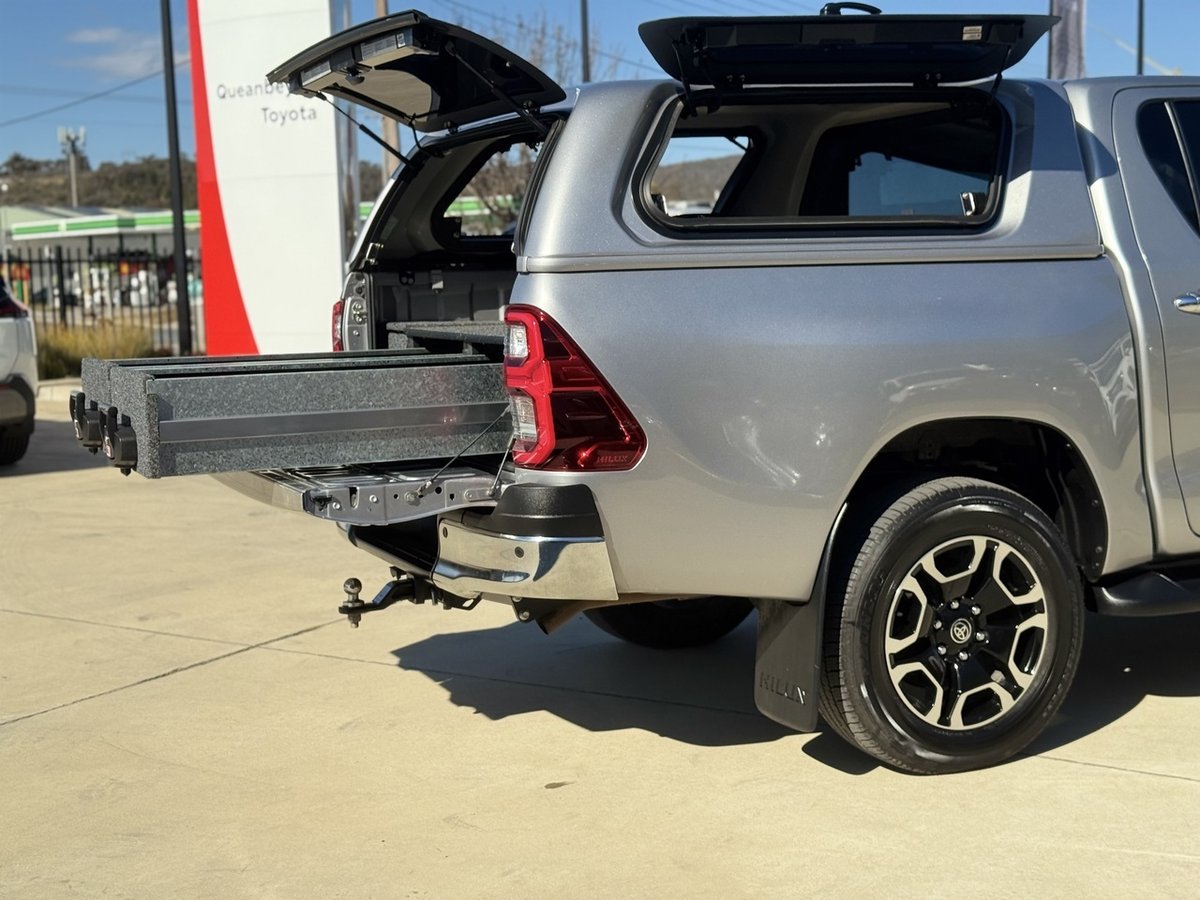 2017 Toyota Hilux 4x4 image 8