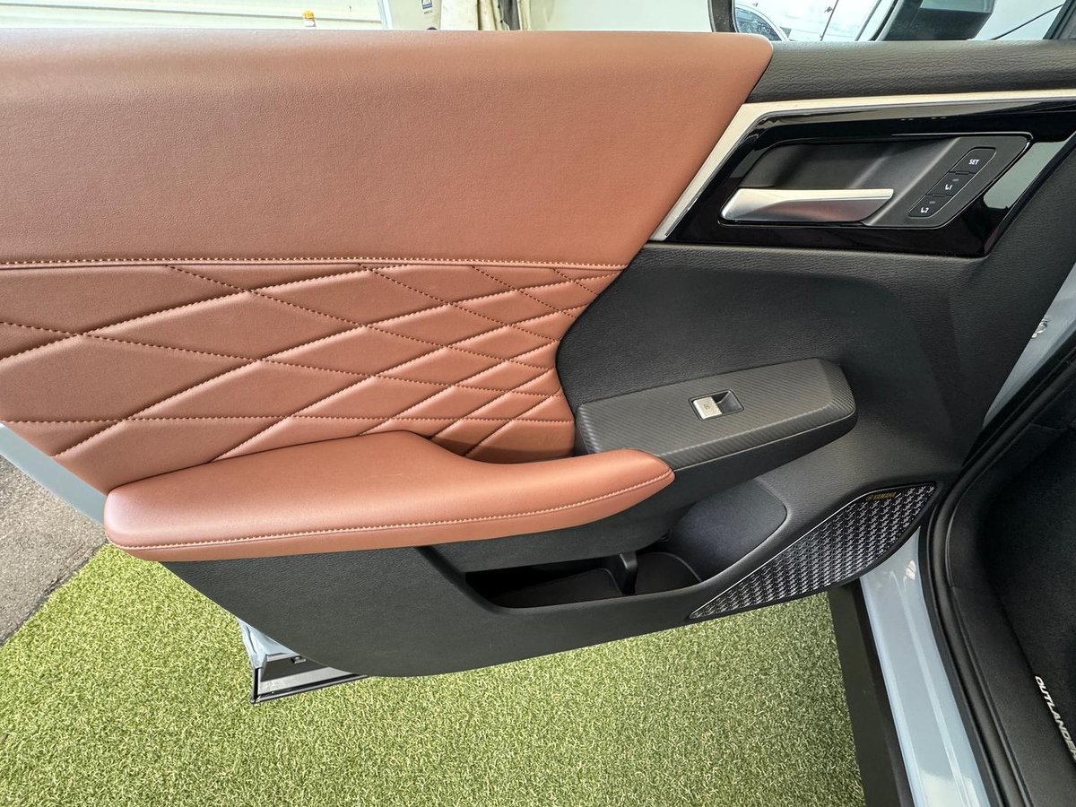 2025 Mitsubishi Outlander Exceed Tourer ZM MY25 AWD image 16