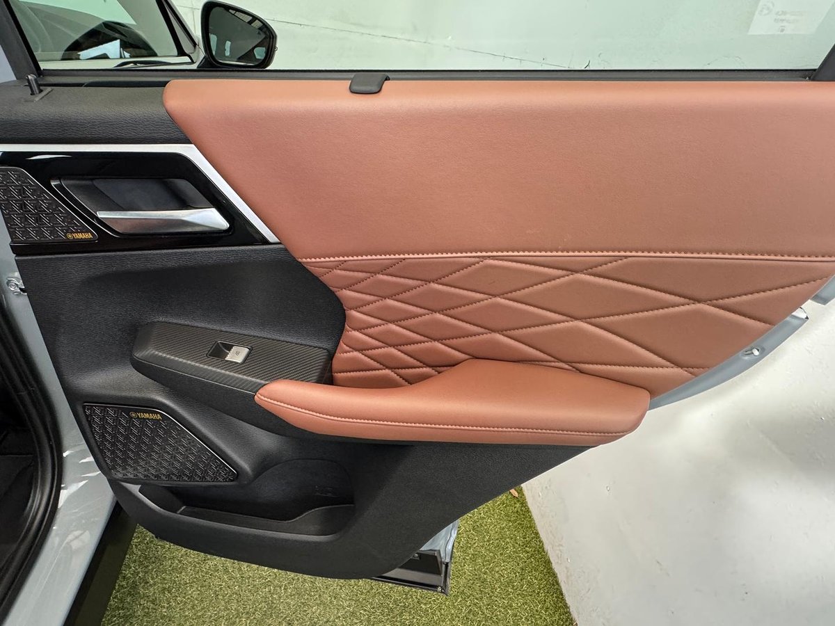 2025 Mitsubishi Outlander Exceed Tourer ZM MY25 AWD image 13