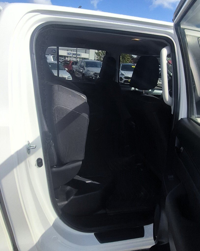 2021 Toyota Hilux 4x4 image 11