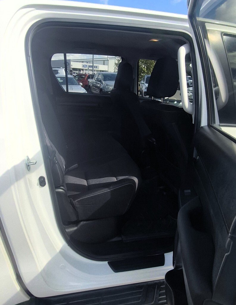 2021 Toyota Hilux 4x4 image 12