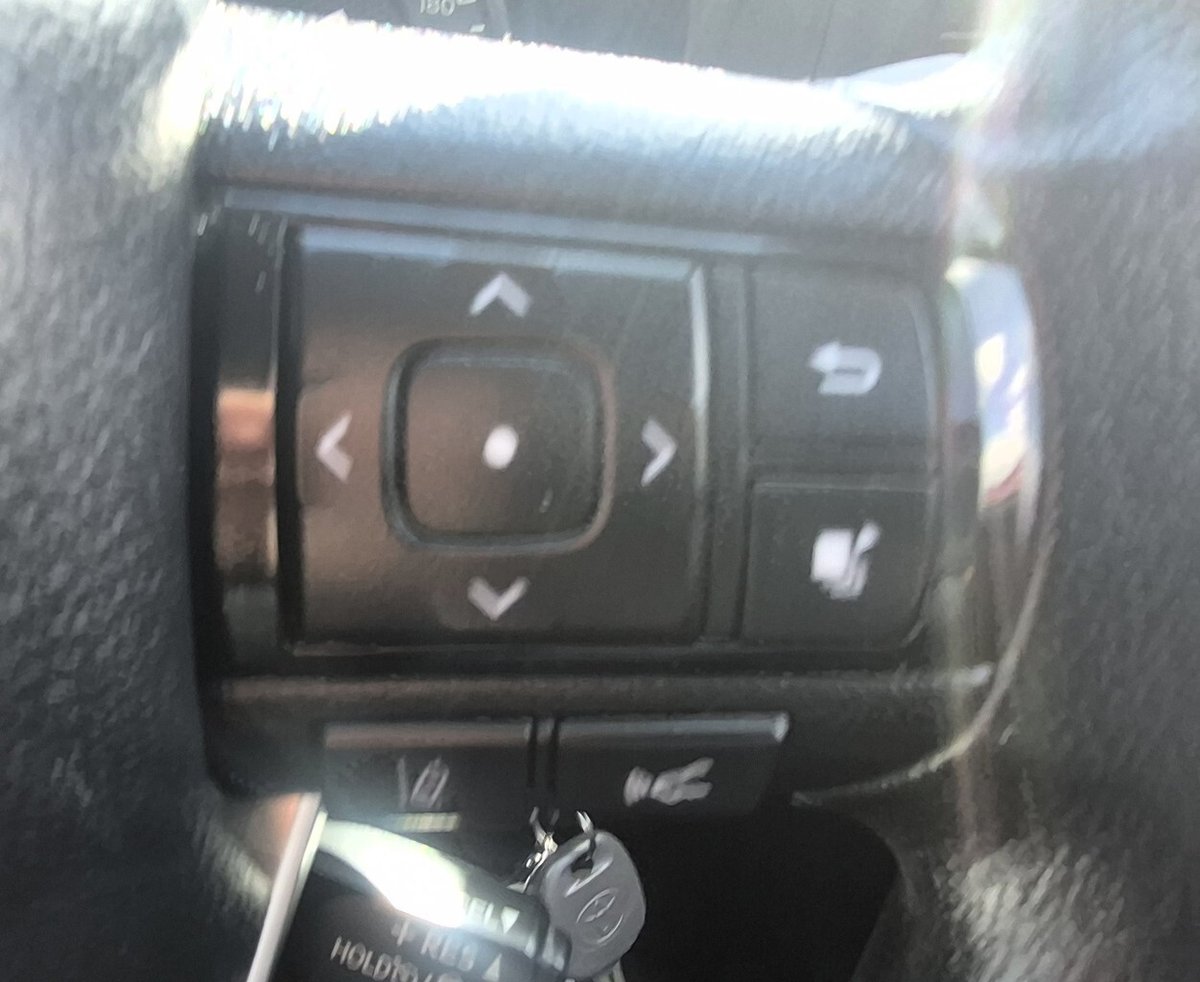 2021 Toyota Hilux 4x4 image 16
