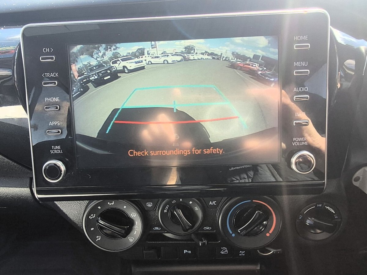 2021 Toyota Hilux 4x4 image 23