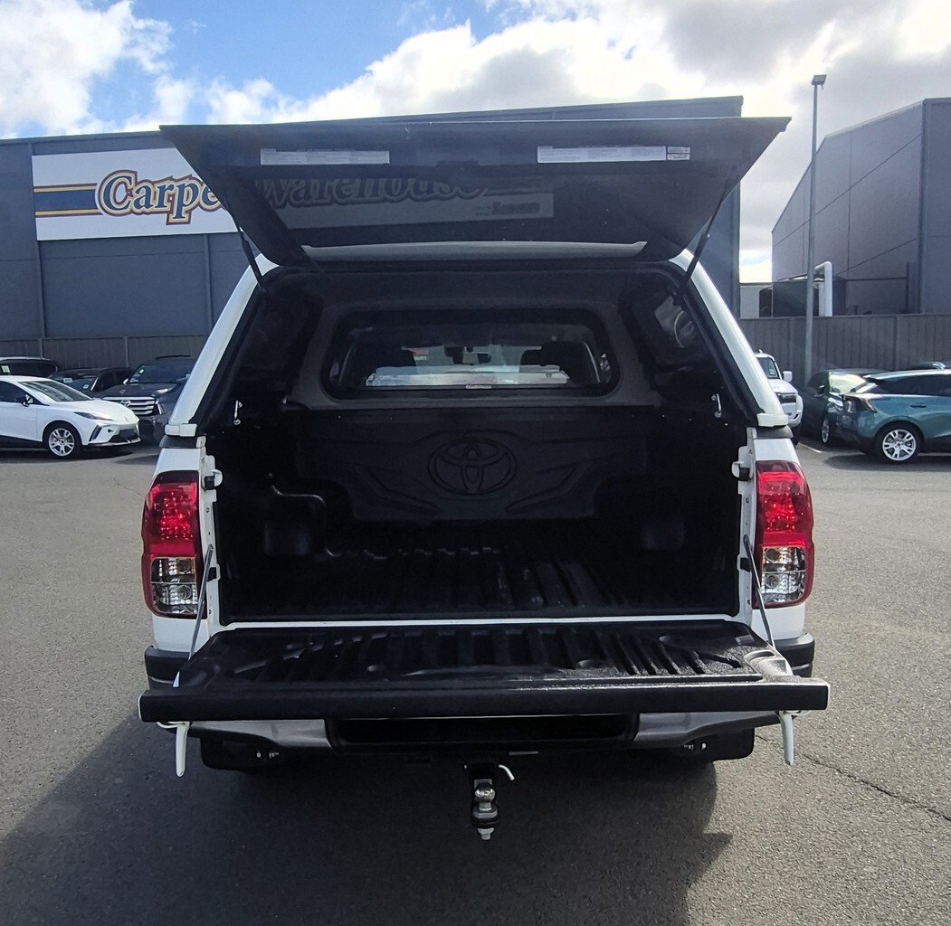2021 Toyota Hilux 4x4 image 8