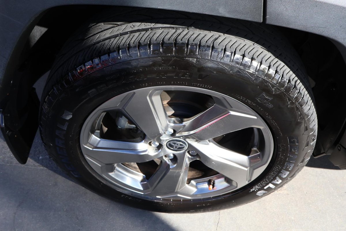 2019 Toyota RAV4 Cruiser MXAA52R image 32