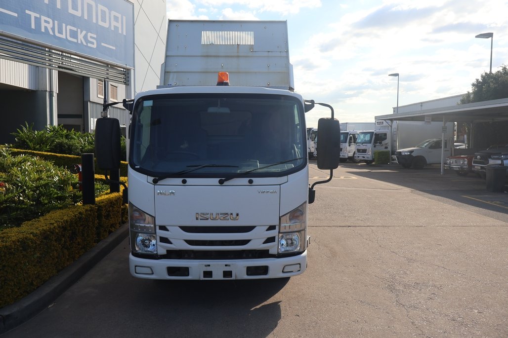 2017 ISUZU NLR 45-150 image 15