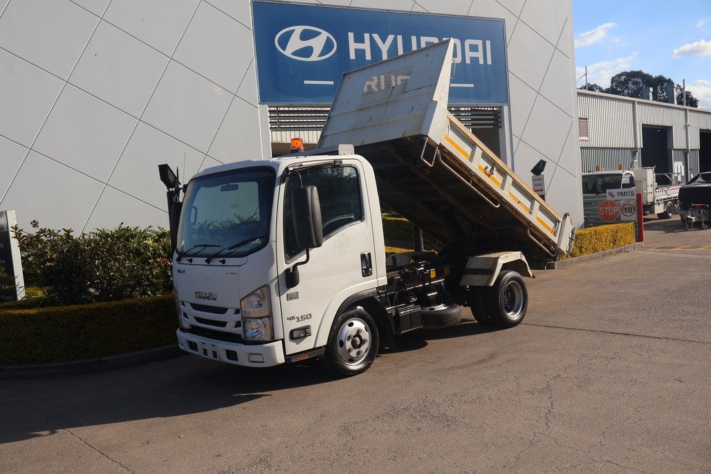 2017 Isuzu Nlr