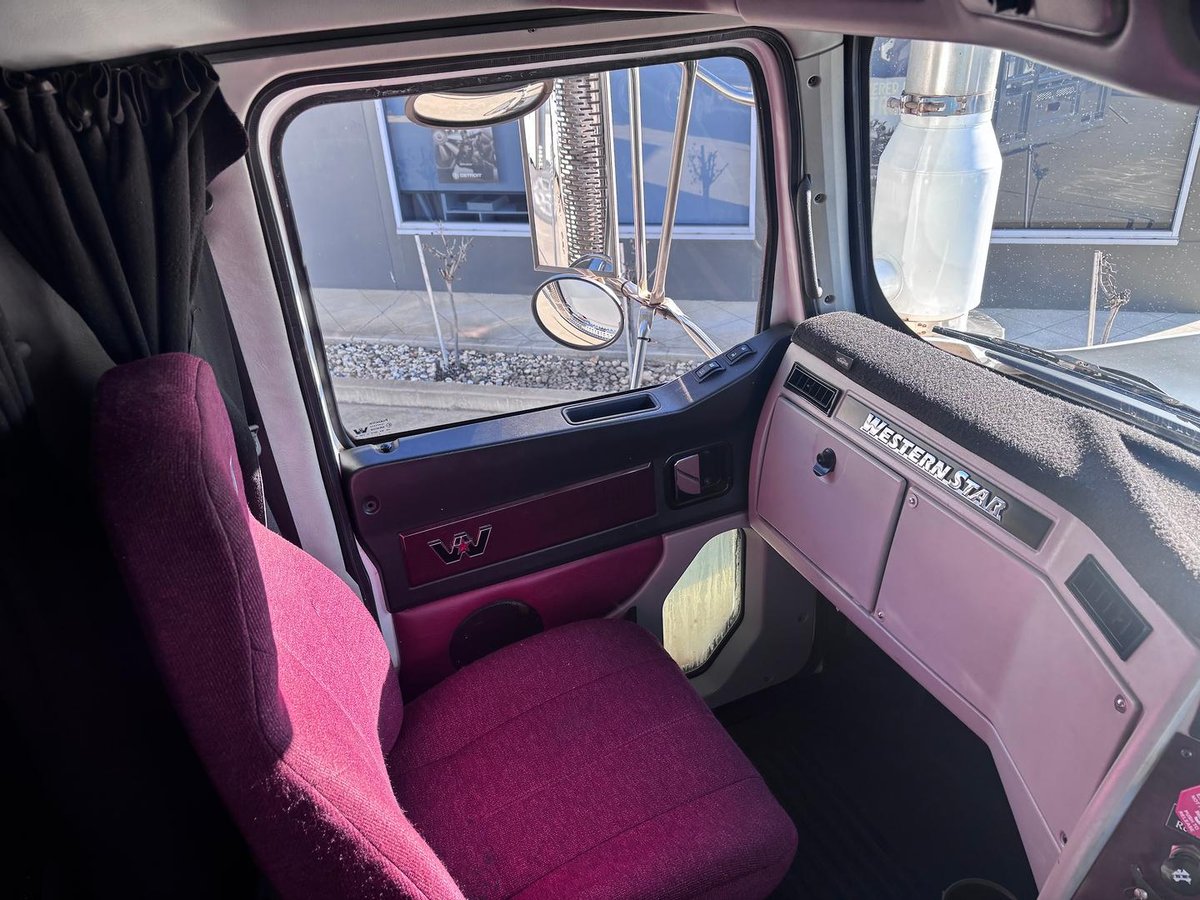 2018 Western Star 4900 Series image 24