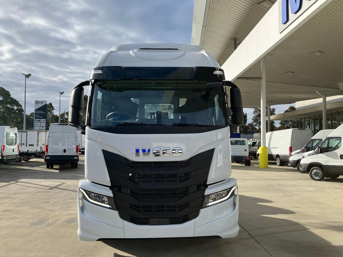 2024 Iveco S-Way AT600 image 3