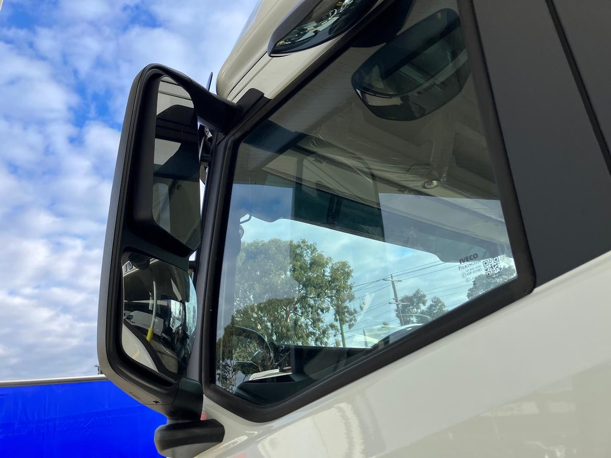 2024 Iveco S-Way AT600 image 9
