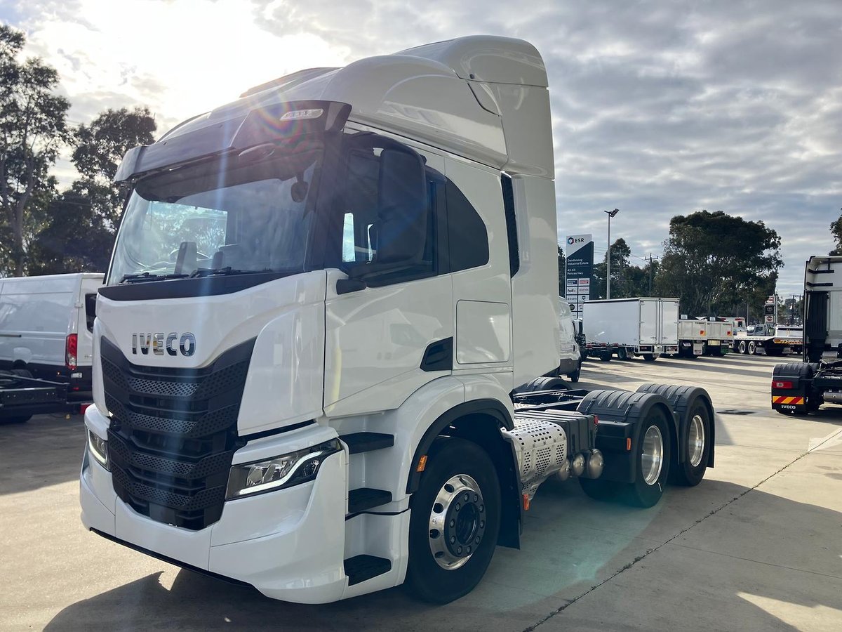 2024 Iveco S-Way AT600 image 2