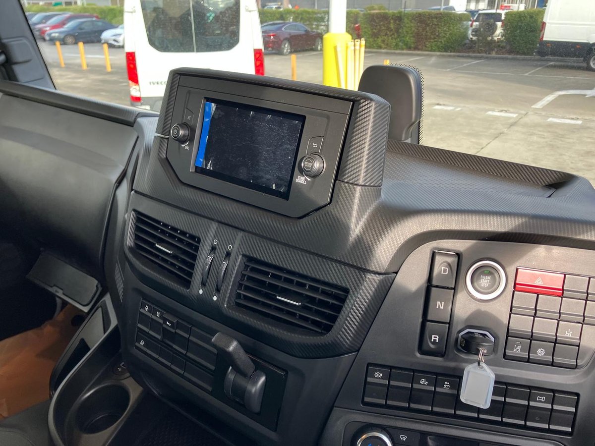 2024 Iveco S-Way AT600 image 17