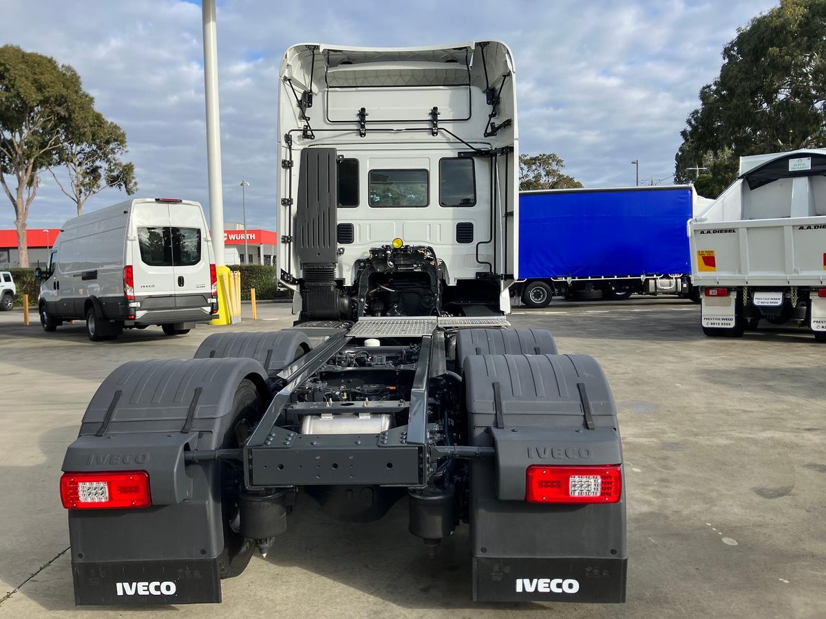 2024 Iveco S-Way AT600 image 8
