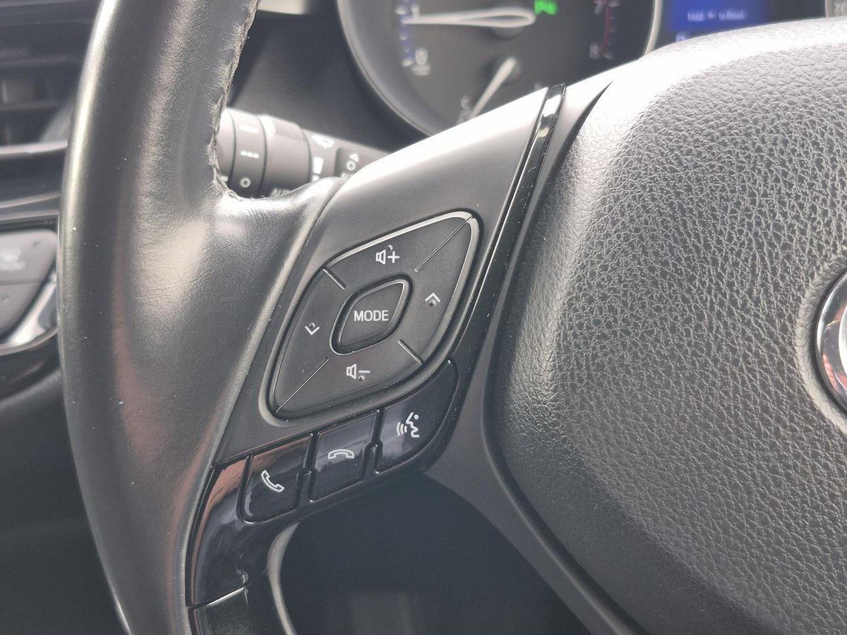 2018 Toyota C-HR NGX50R AWD image 15