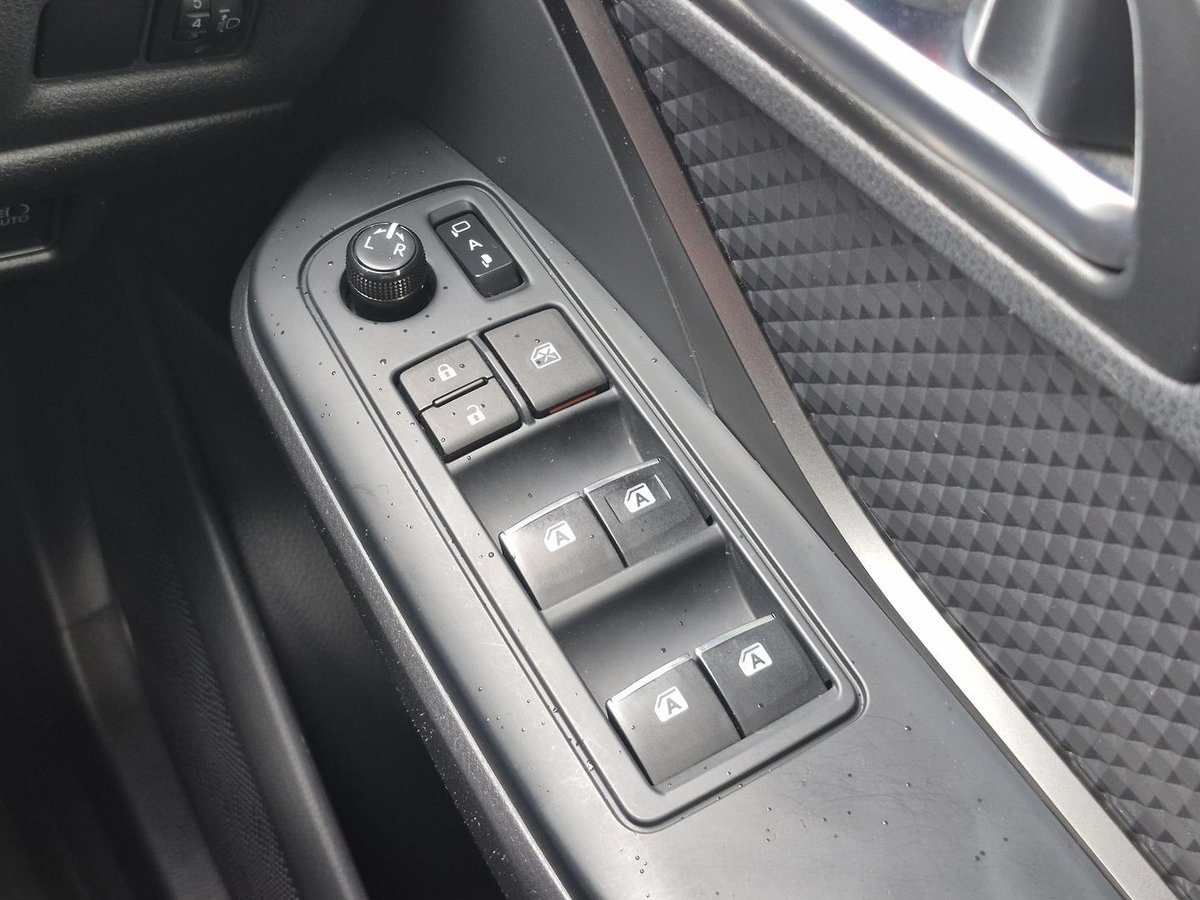2018 Toyota C-HR NGX50R AWD image 17