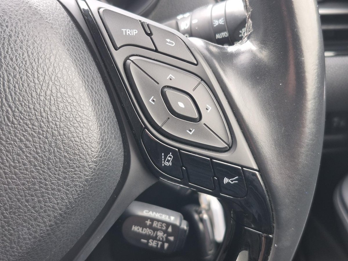 2018 Toyota C-HR NGX50R AWD image 16