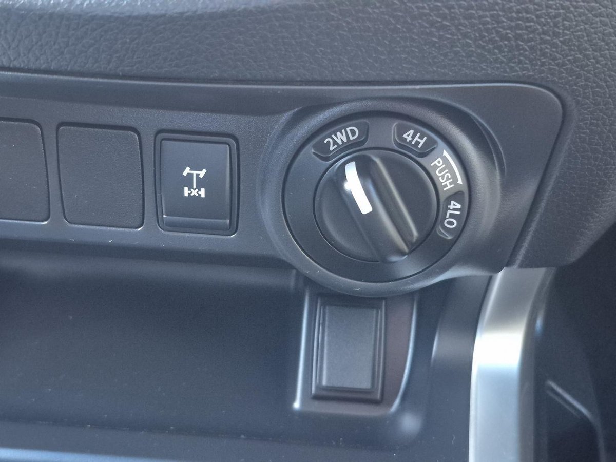 2016 Nissan Navara ST D23 4X4 Dual Range image 12