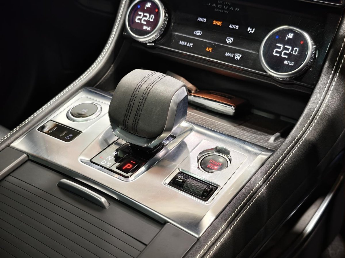 2021 Jaguar F-PACE P400 R-Dynamic SE X761 MY21.25 AWD image 13