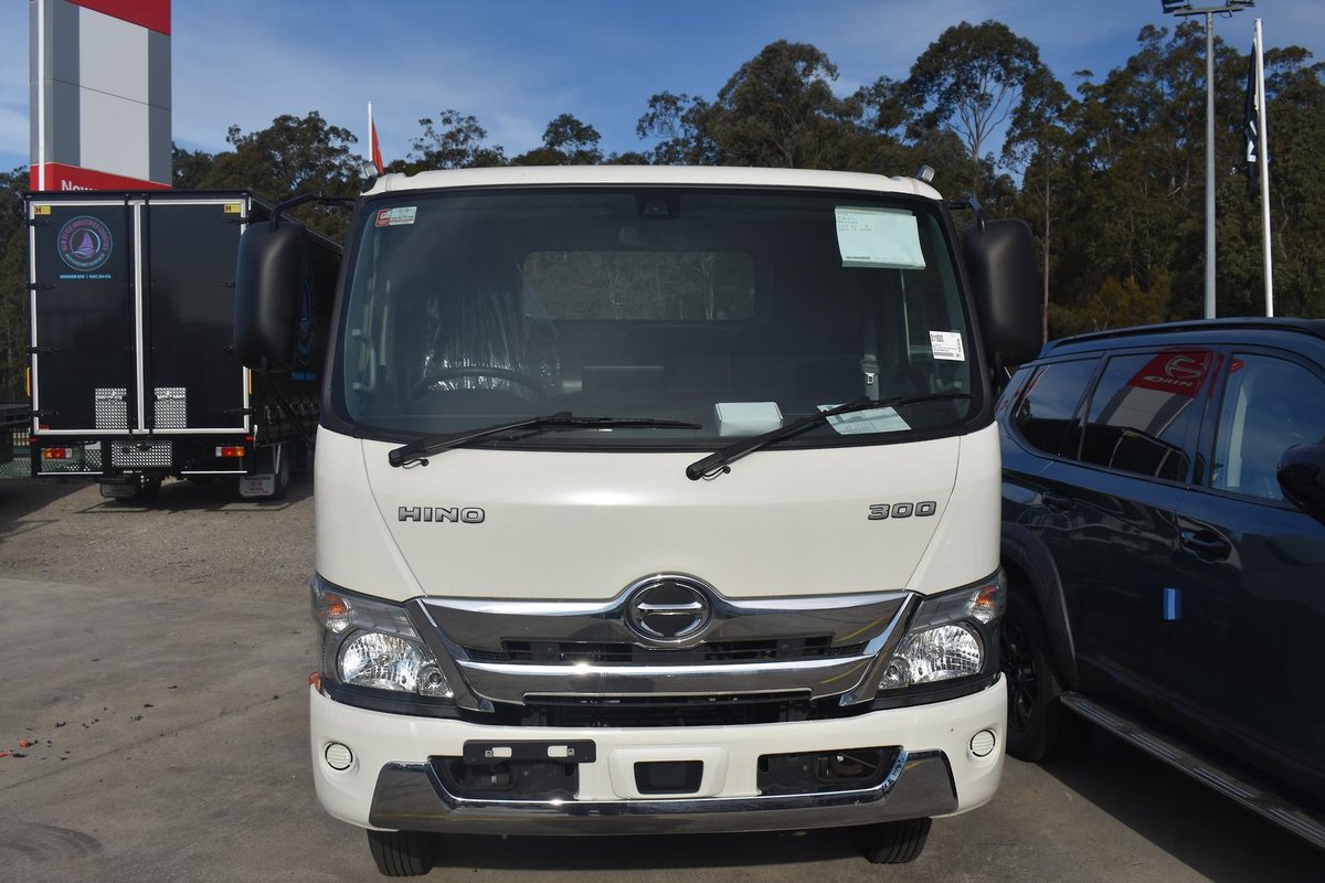2025 Hino 300 Series 921 image 2