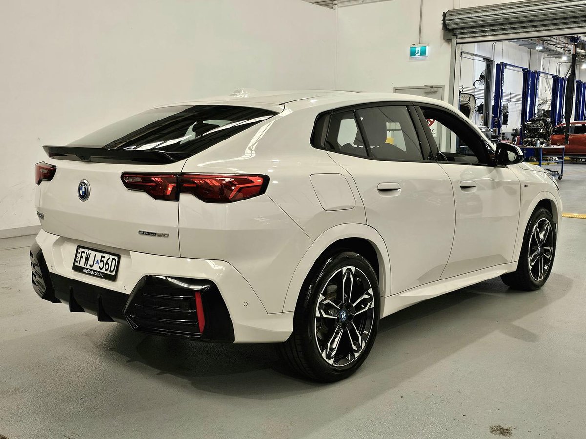 2024 BMW iX2 eDrive20 M Sport U10 image 7