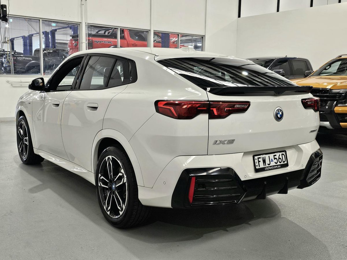 2024 BMW iX2 eDrive20 M Sport U10 image 9