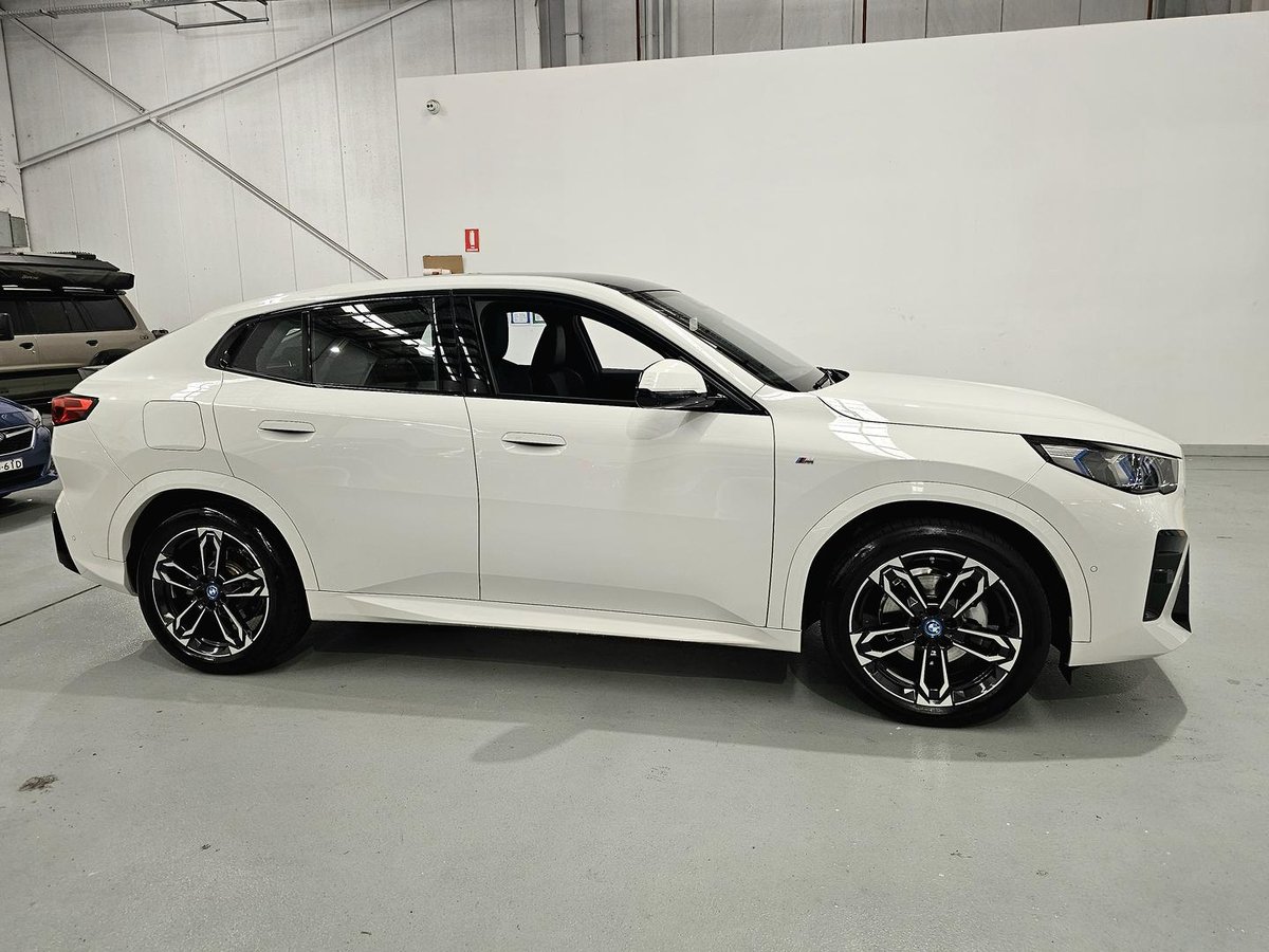 2024 BMW iX2 eDrive20 M Sport U10 image 6