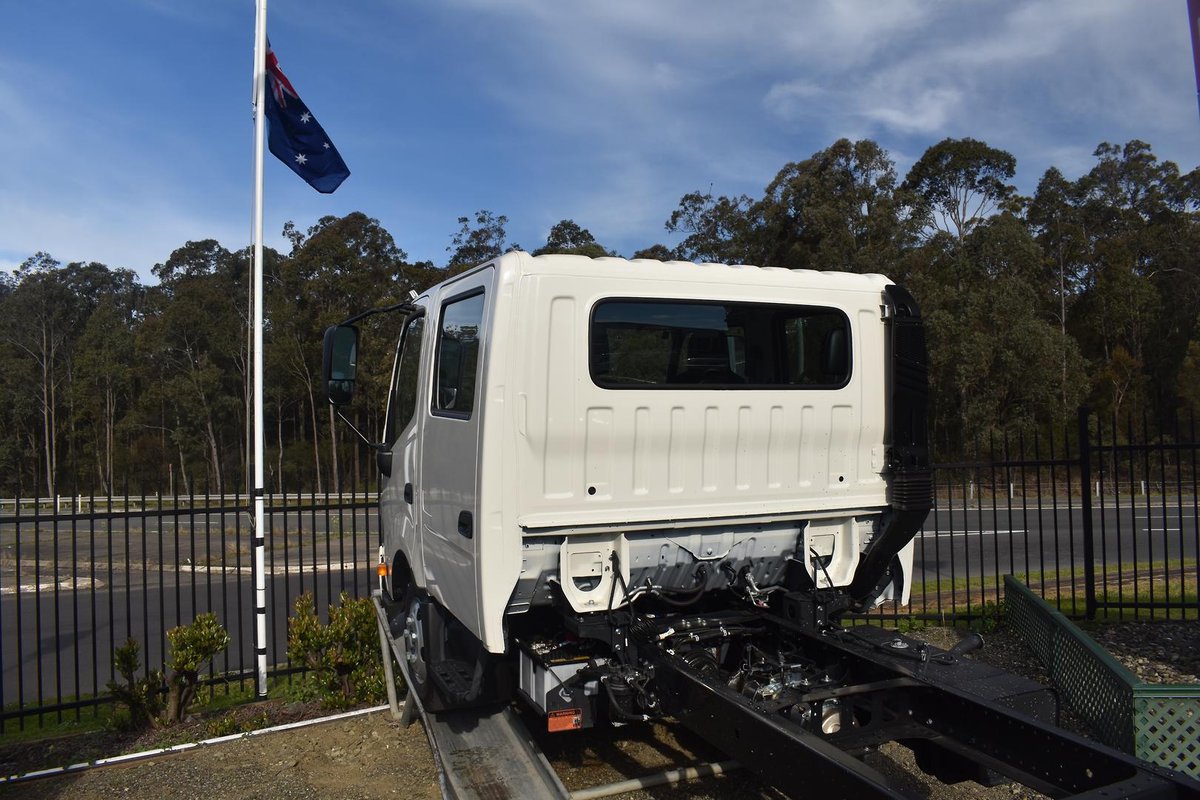 2025 Hino 300 Series 616 Crew image 14