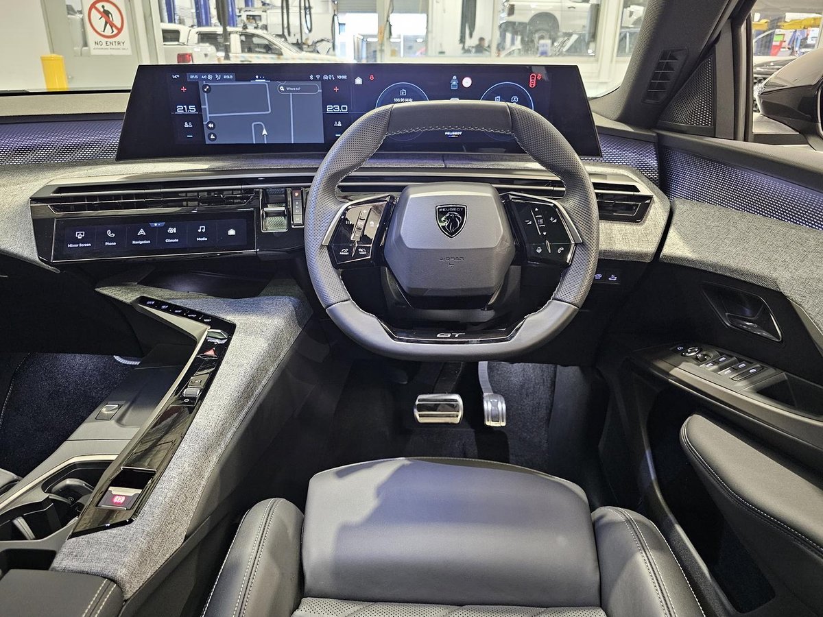 2025 Peugeot 5008 GT Premium Hybrid P74 MY25 image 12