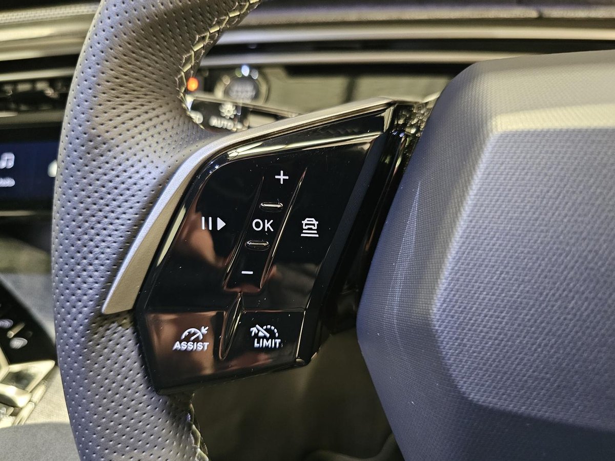 2025 Peugeot 5008 GT Premium Hybrid P74 MY25 image 16