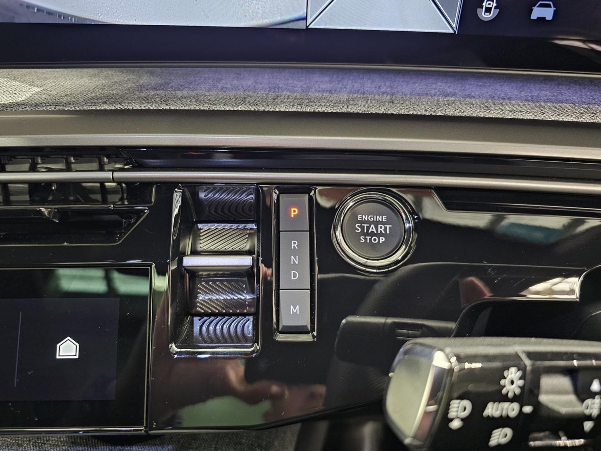 2025 Peugeot 5008 GT Premium Hybrid P74 MY25 image 22