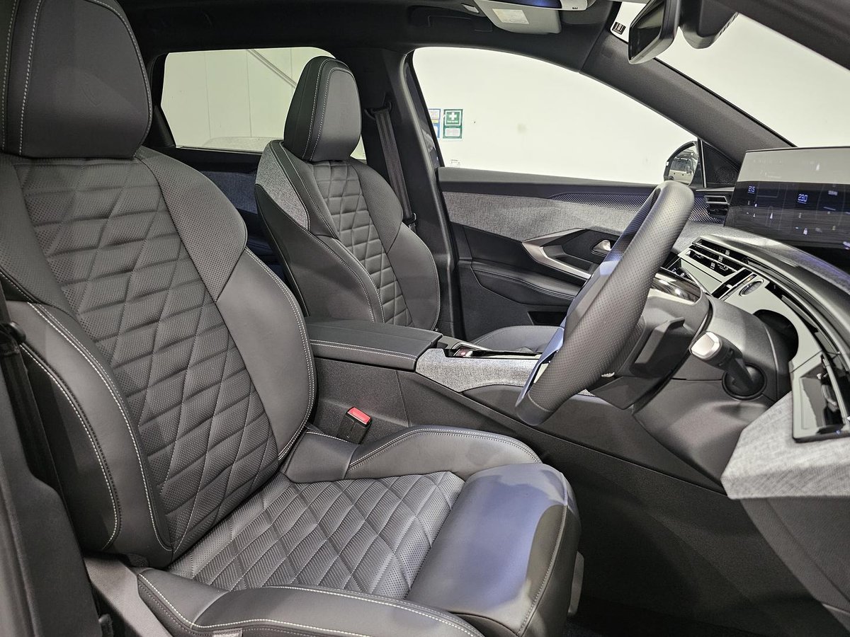 2025 Peugeot 5008 GT Premium Hybrid P74 MY25 image 11