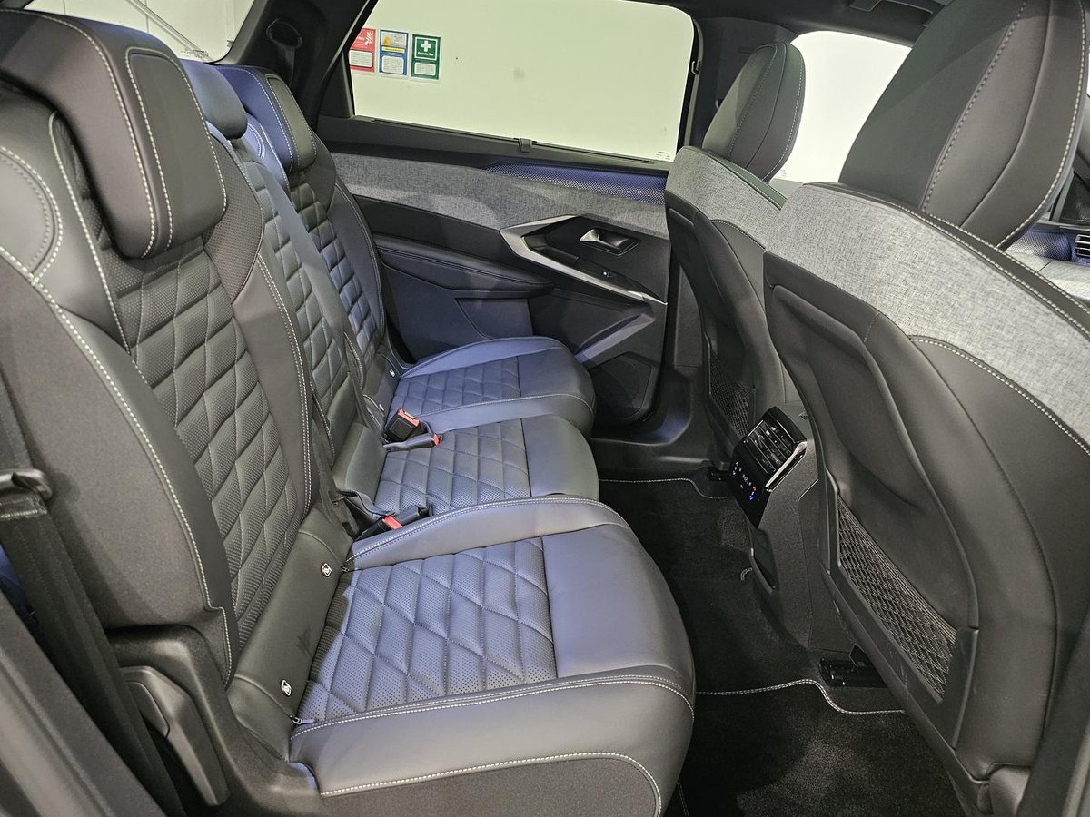 2025 Peugeot 5008 GT Premium Hybrid P74 MY25 image 25