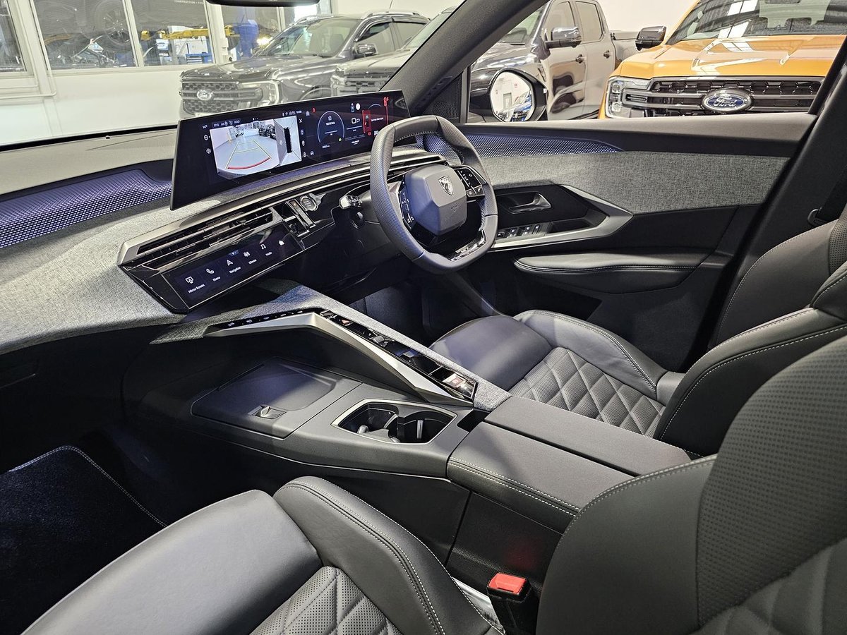 2025 Peugeot 5008 GT Premium Hybrid P74 MY25 image 30