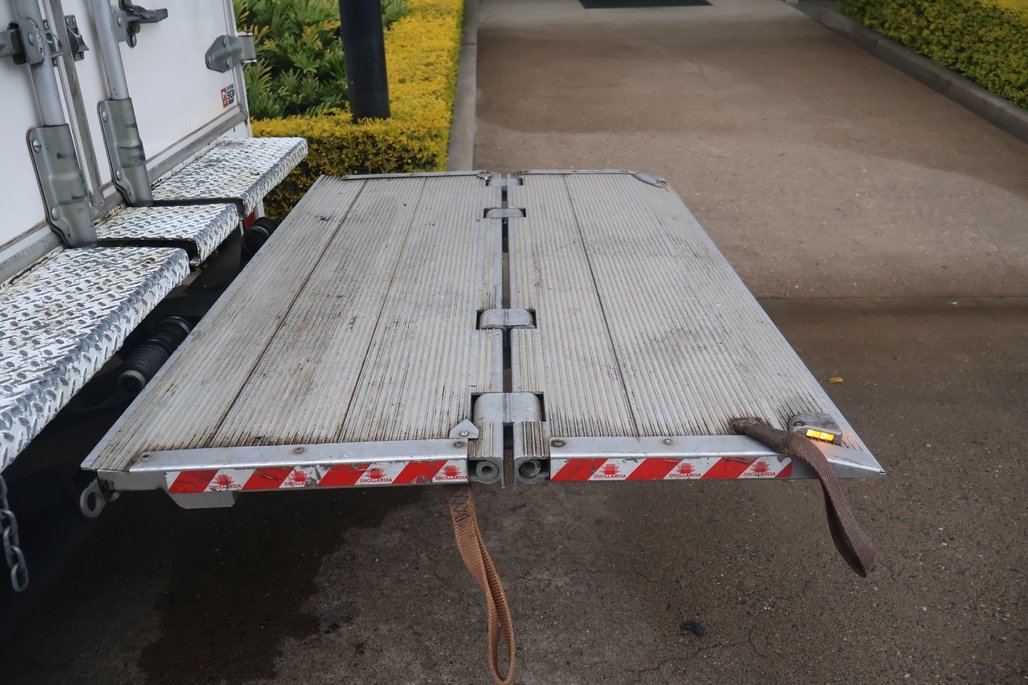 2019 ISUZU NNR 45-150 image 5