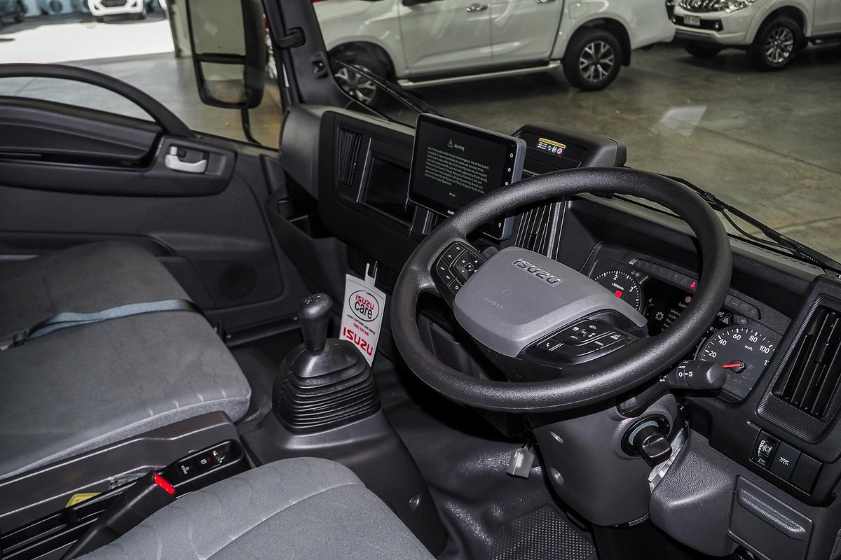 2025 Isuzu N Series NPR 45/65-175 MT D28 Tradepack image 5