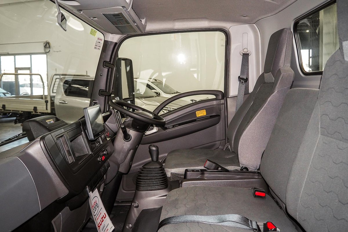 2025 Isuzu N Series NPR 45/65-175 MT D28 Tradepack image 12