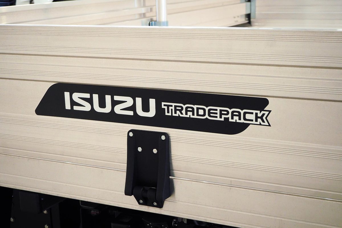 2025 Isuzu N Series NPR 45/65-175 MT D28 Tradepack image 18