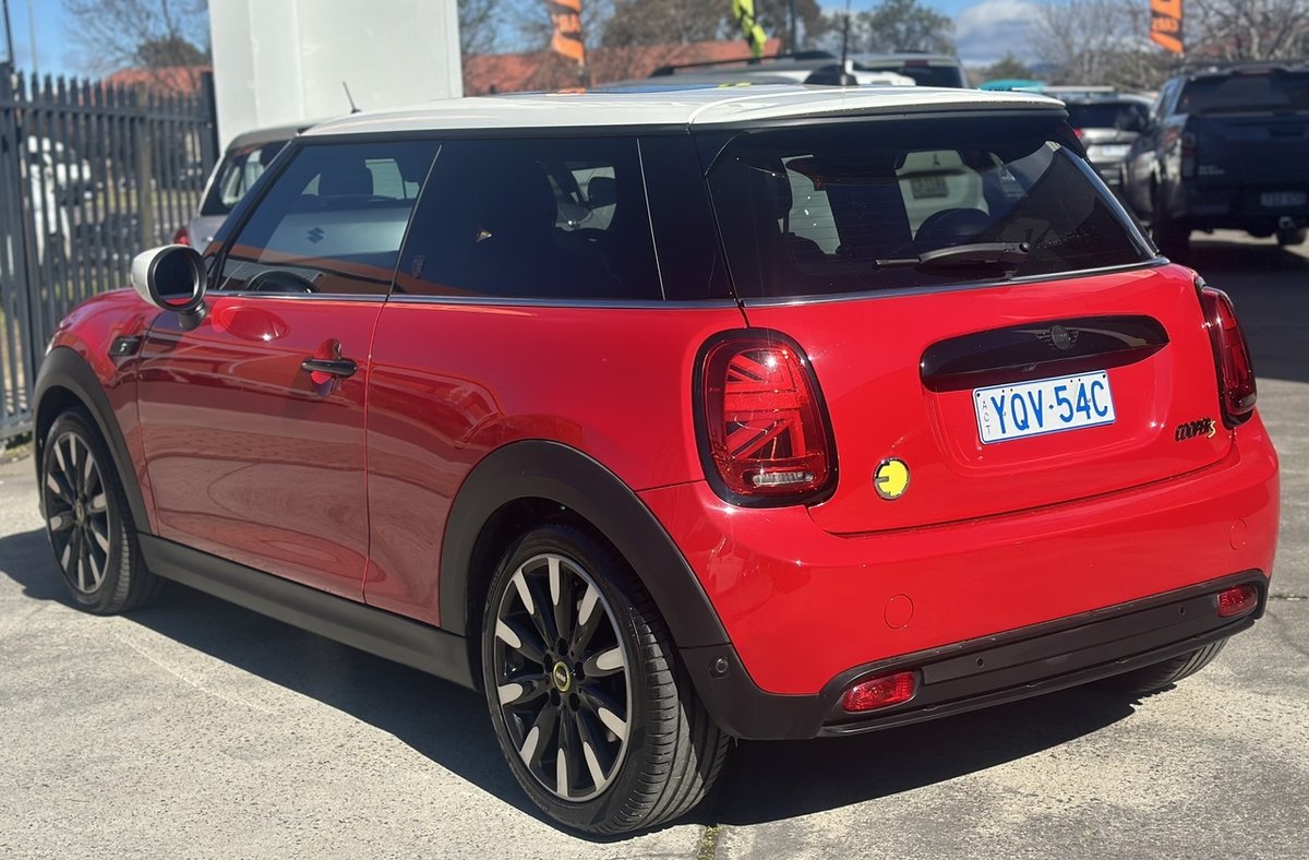2021 MINI Hatch Cooper SE MINI Yours F56 LCI-2 image 10