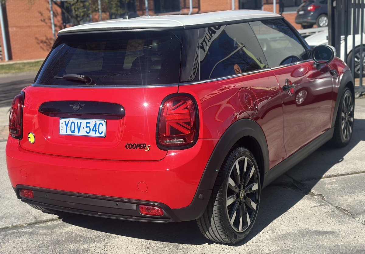 2021 MINI Hatch Cooper SE MINI Yours F56 LCI-2 image 11