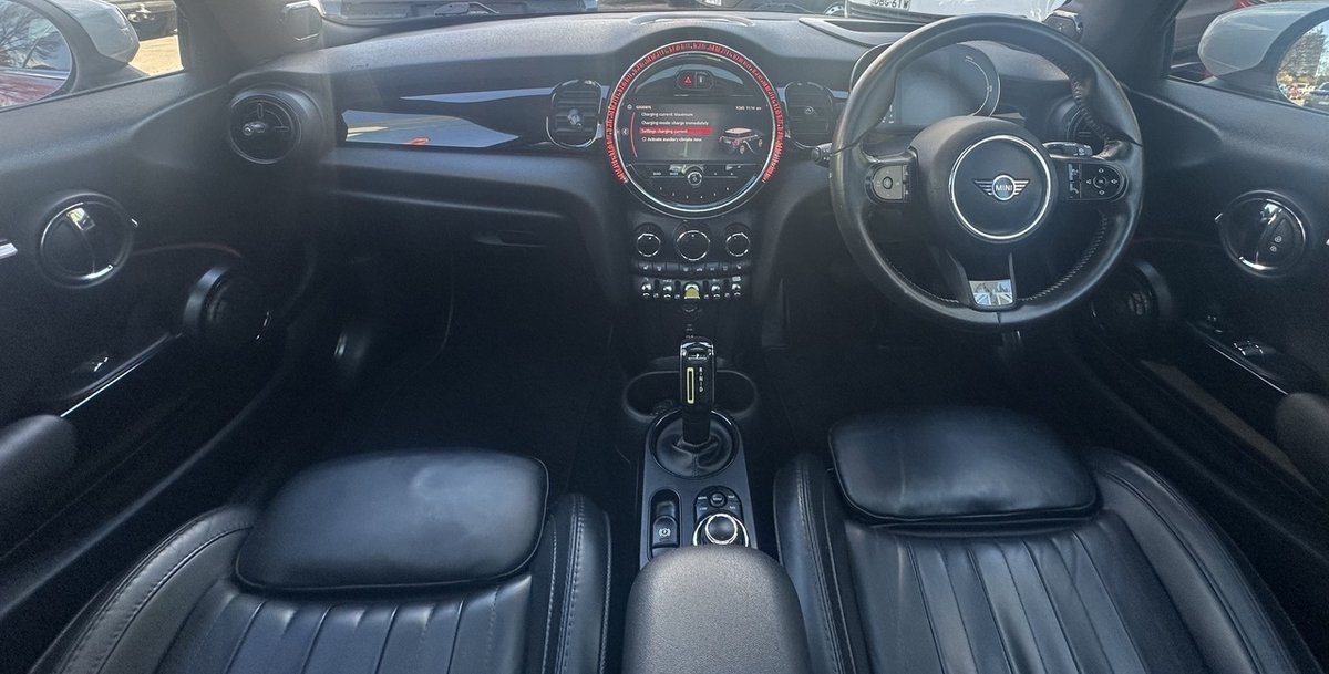 2021 MINI Hatch Cooper SE MINI Yours F56 LCI-2 image 12