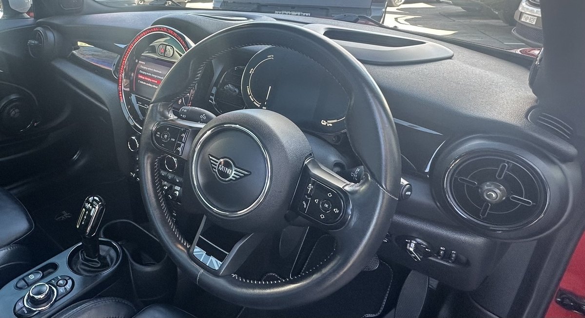 2021 MINI Hatch Cooper SE MINI Yours F56 LCI-2 image 13