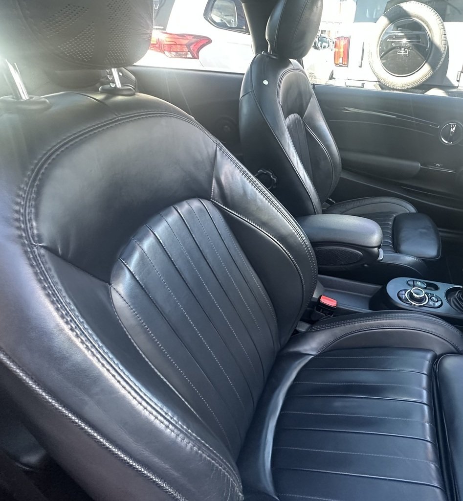 2021 MINI Hatch Cooper SE MINI Yours F56 LCI-2 image 18