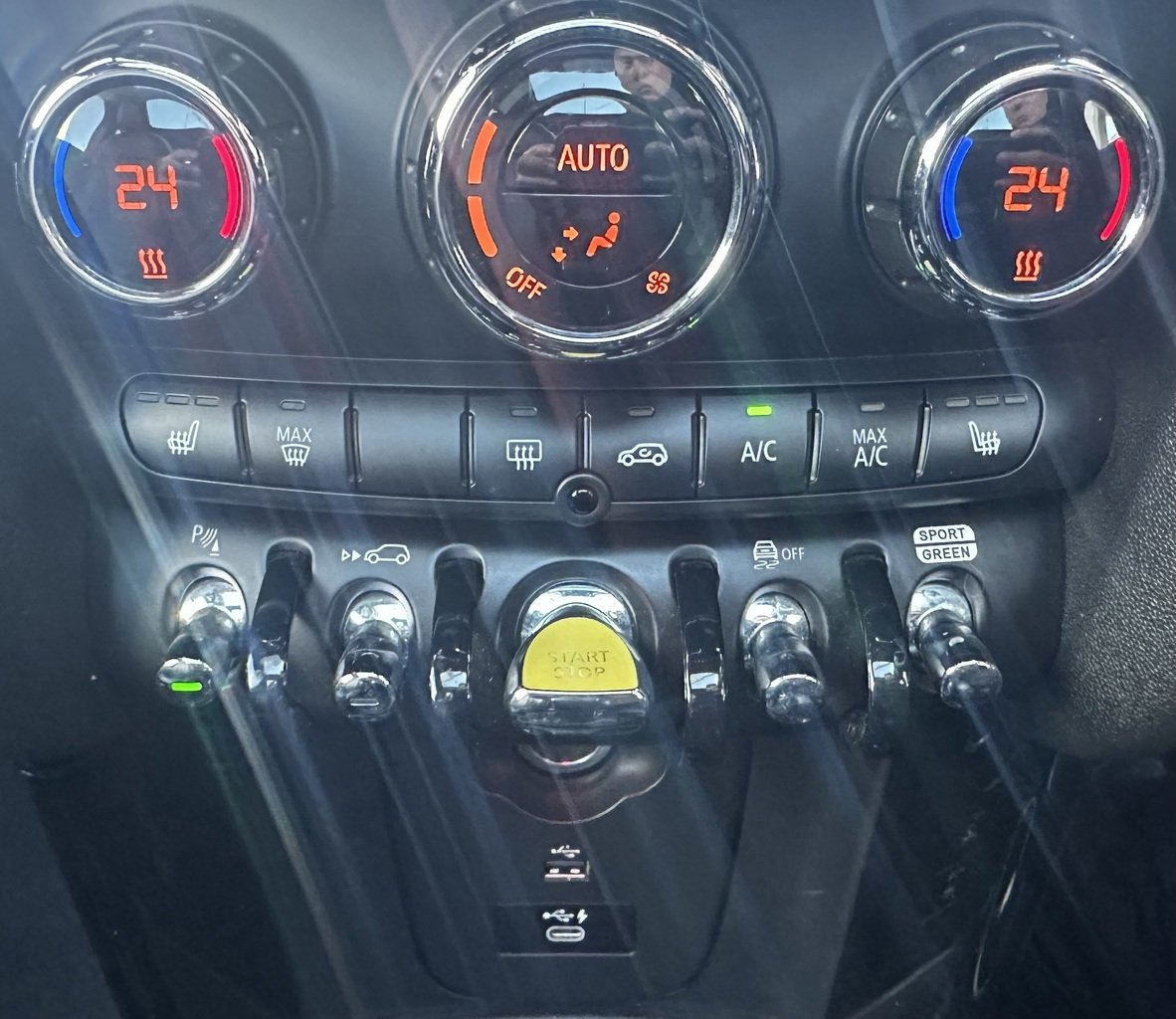2021 MINI Hatch Cooper SE MINI Yours F56 LCI-2 image 26