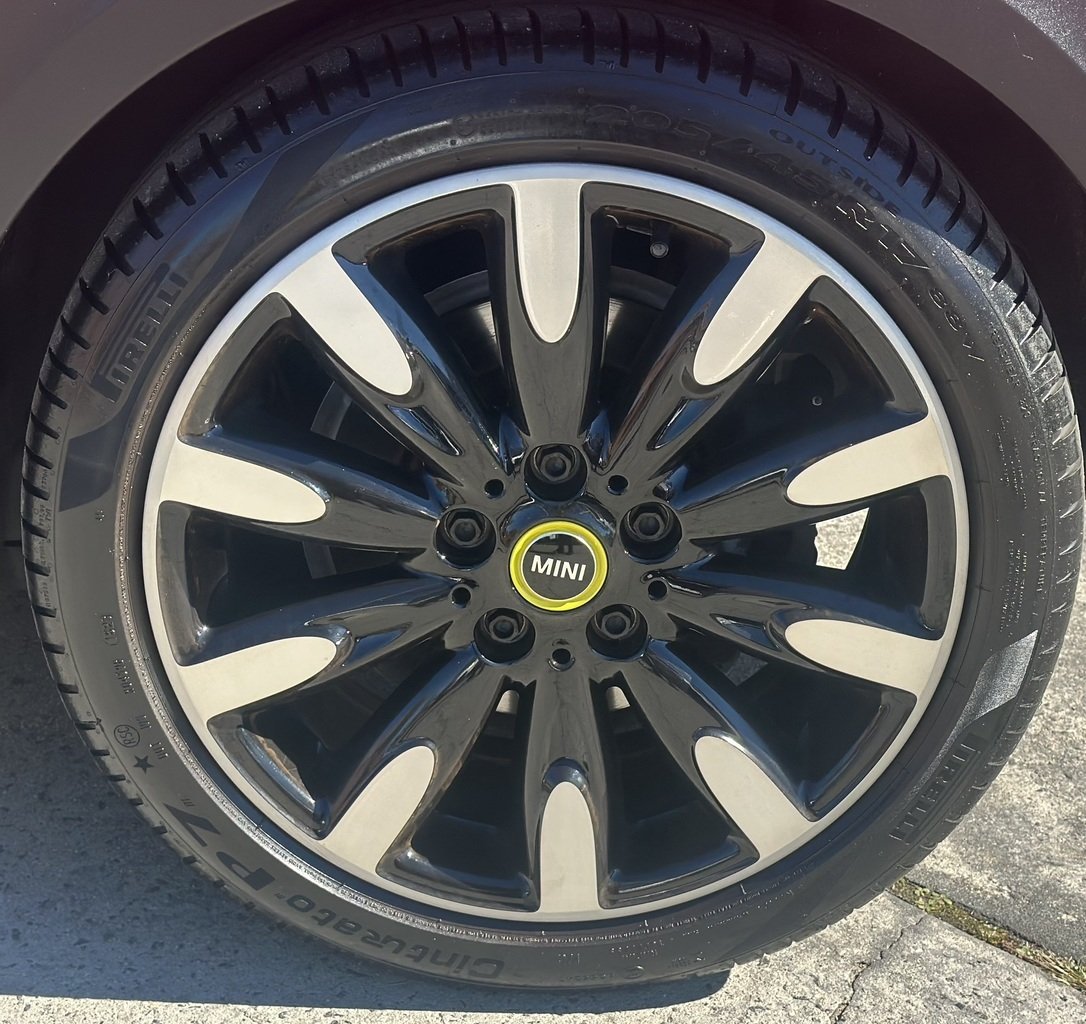 2021 MINI Hatch Cooper SE MINI Yours F56 LCI-2 image 30