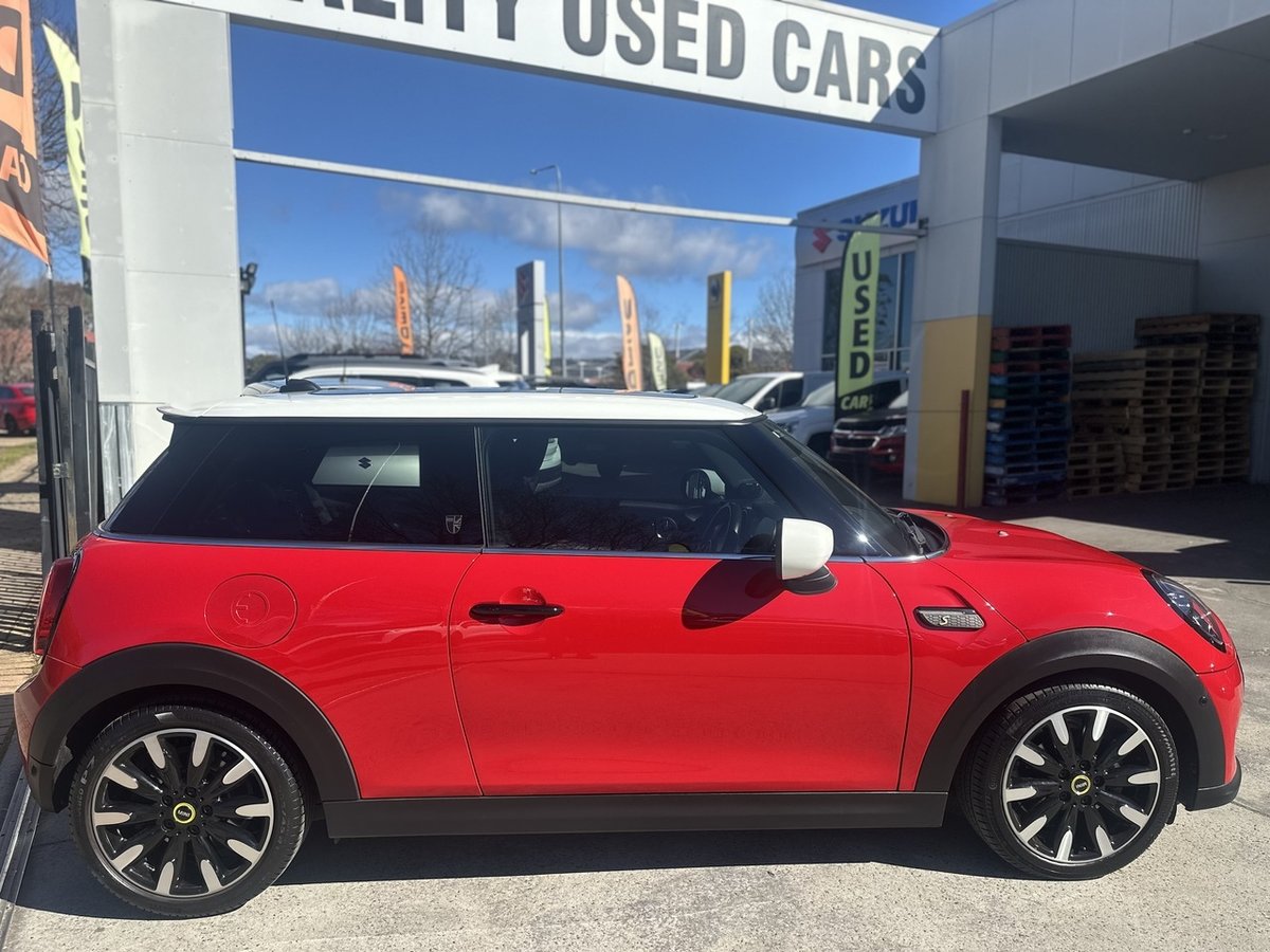 2021 MINI Hatch Cooper SE MINI Yours F56 LCI-2 image 7