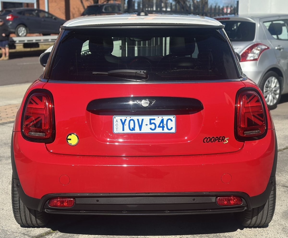 2021 MINI Hatch Cooper SE MINI Yours F56 LCI-2 image 9