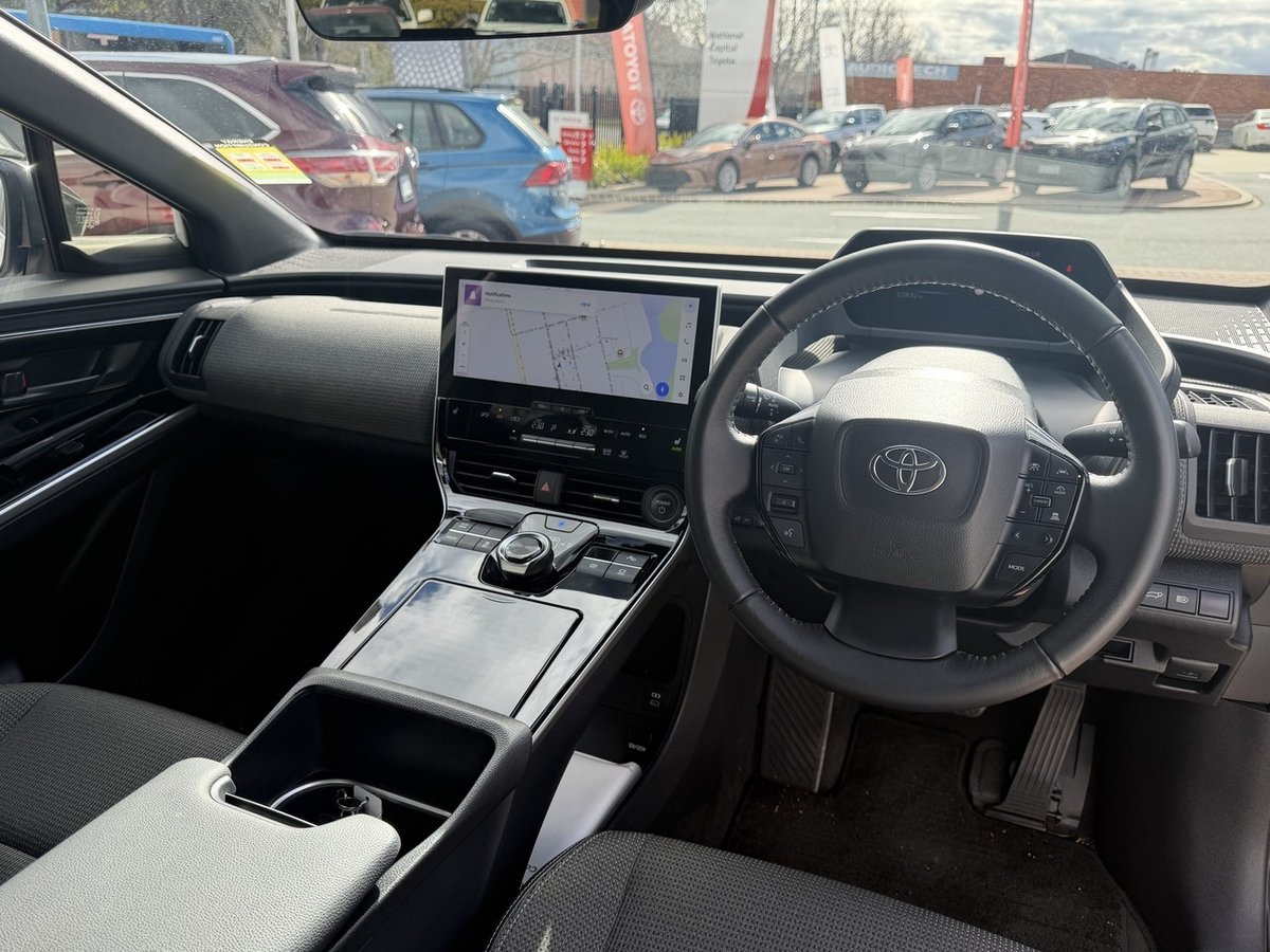 2024 Toyota BZ4X 2WD XEAM10R image 17
