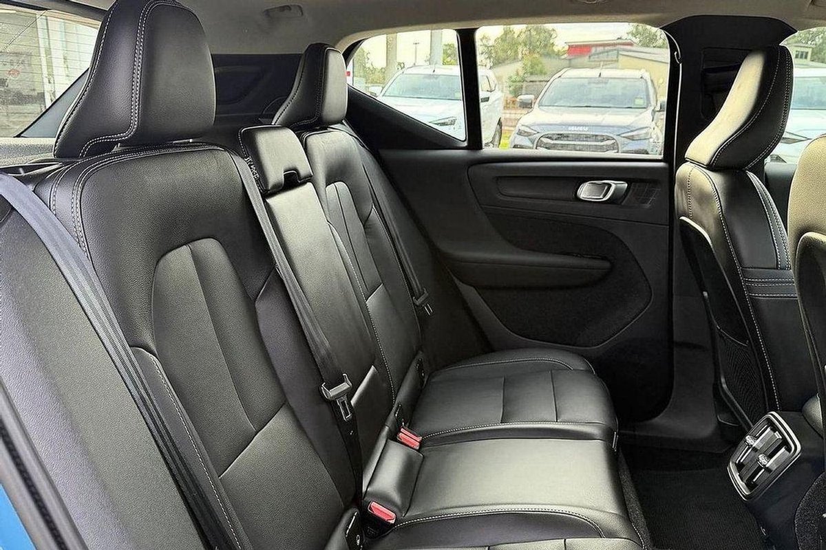 2023 Volvo XC40 Ultimate B5 Dark MY23 AWD image 11