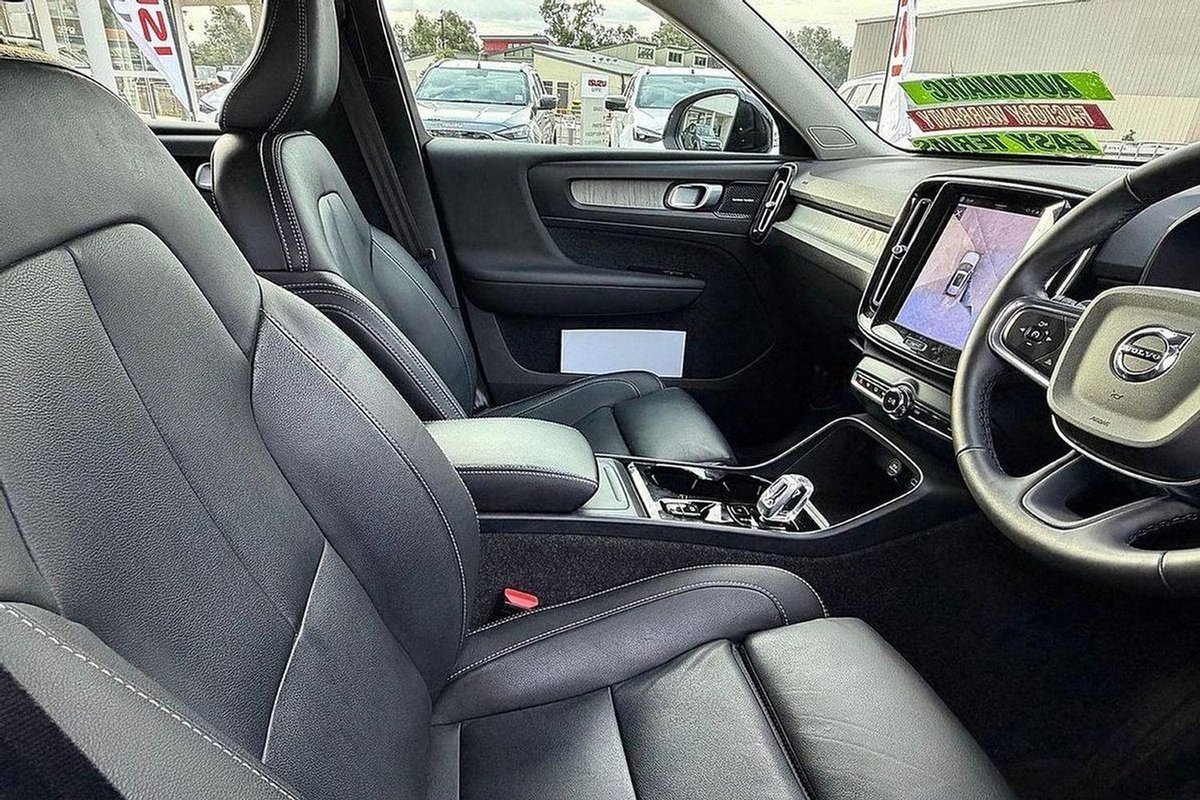 2023 Volvo XC40 Ultimate B5 Dark MY23 AWD image 14